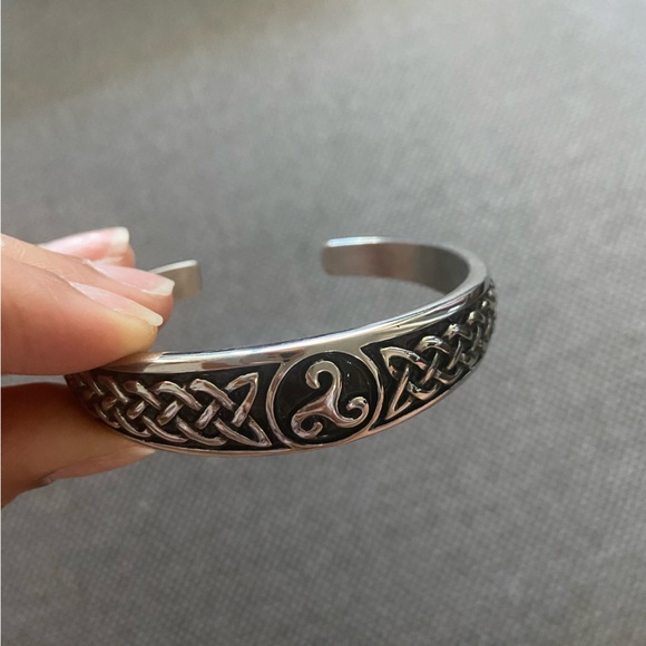 Stainless Steel black & silver cuff bracelet - Tribal design - Picture 1 of 5